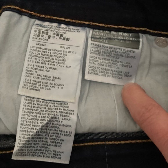 Levi Denim Shorts size 30 - Picture 6 of 9